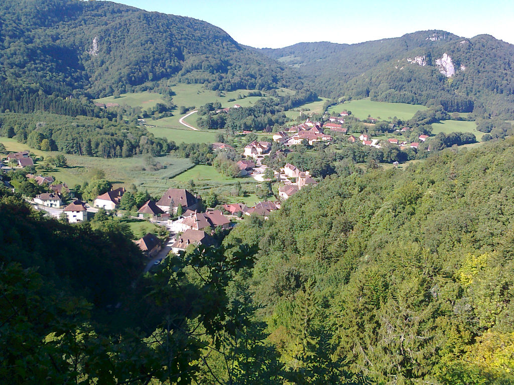 Village-nans-sous-sainte-anne-2 Vue du village de Nans-Village